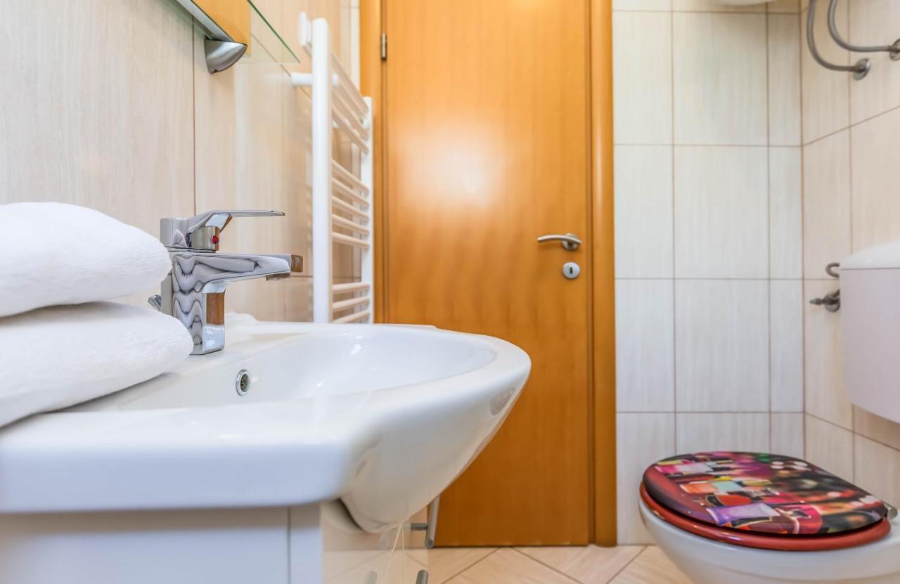 Duće Blue Chill Apartments מראה חיצוני תמונה